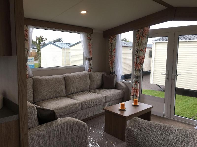 3 Bed Luxury Mobile Home Hoburne Park Christchurch image