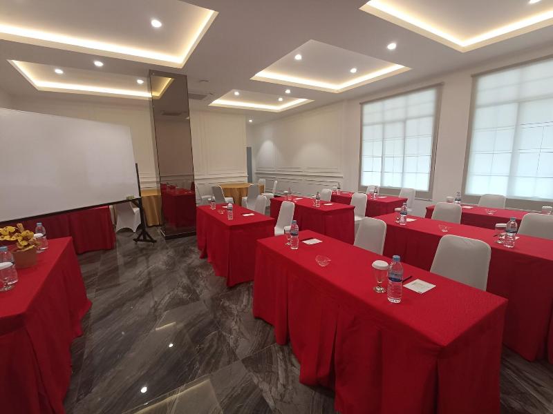 Swasana Hotel Near Plaza Medan Fair Redpartner image