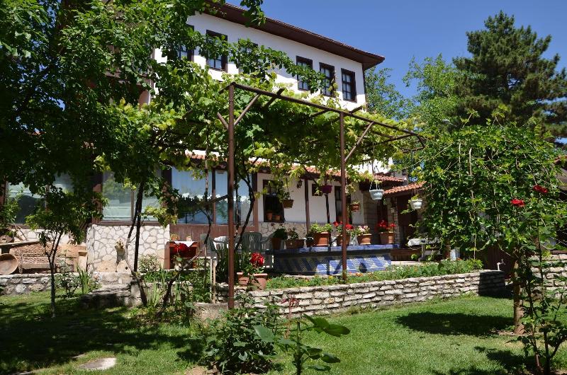 Dibekonu Konak image