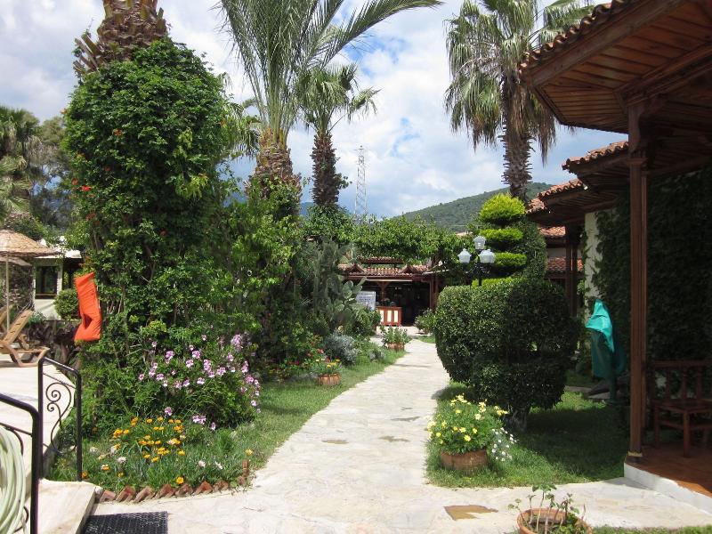 Asur Hotel & Aparts & Villas image