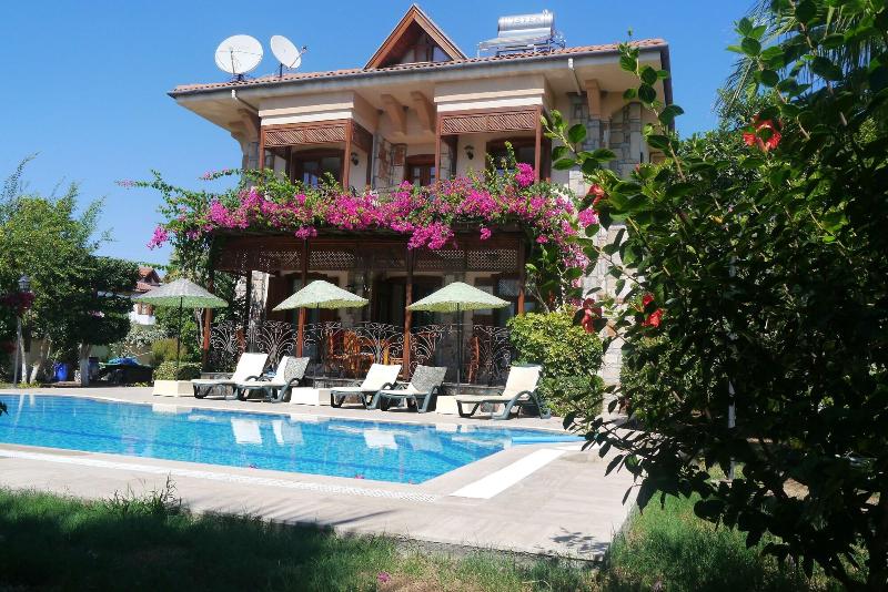 Asur Hotel & Aparts & Villas image