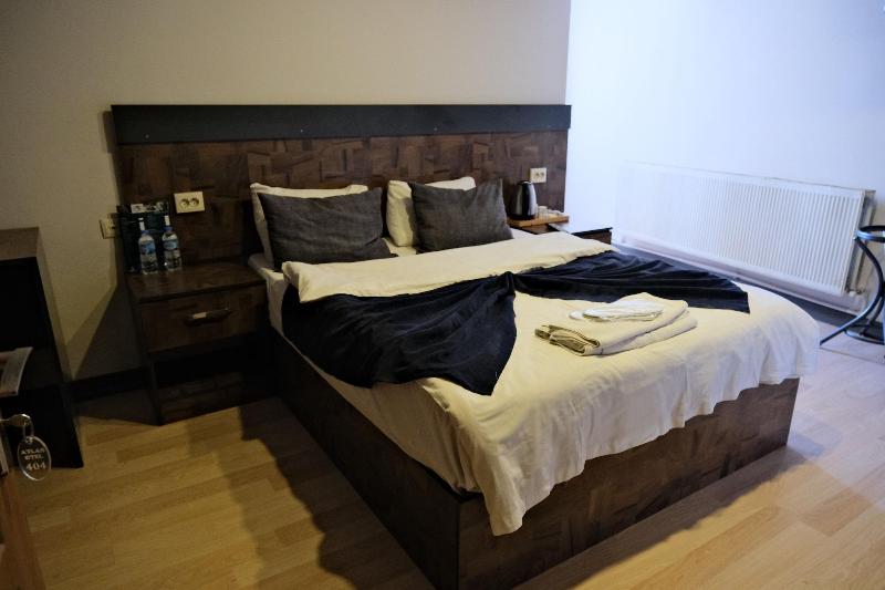 Atlas Hotel image