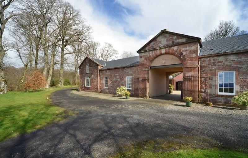Finnich Cottages image