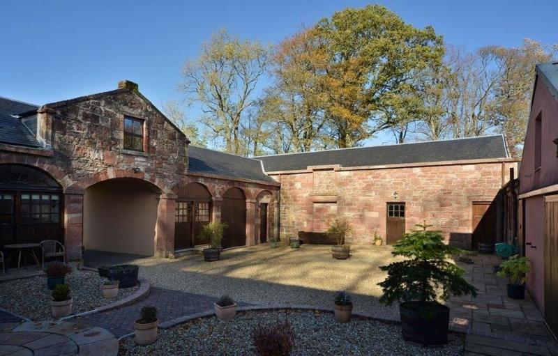 Finnich Cottages image