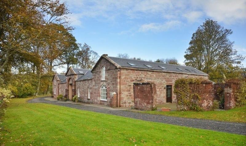 Finnich Cottages image