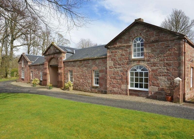 Finnich Cottages image
