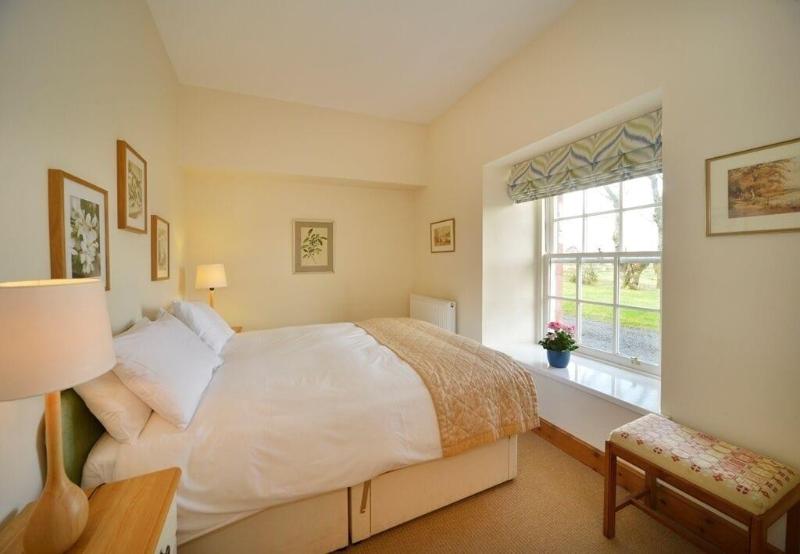 Finnich Cottages image
