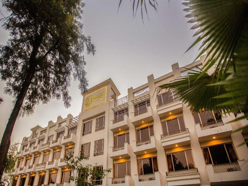 Roomy Signature Hotel image