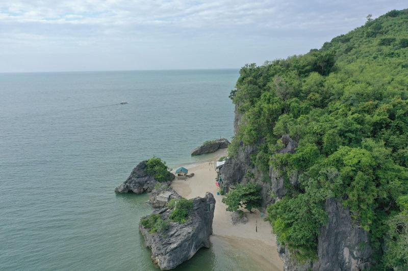 Borawan Island Resort By Cocotel image