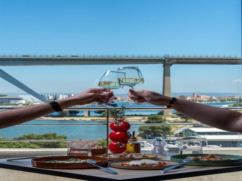 Golden Tulip Martigues - Provence image