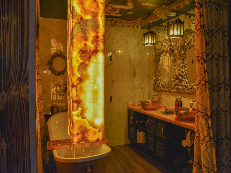 Hotel Pirates World image