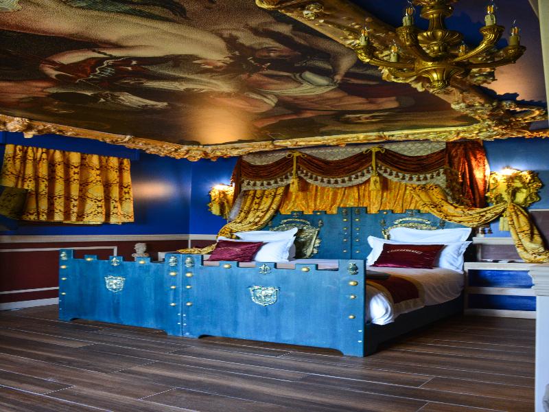 Hotel Pirates World image