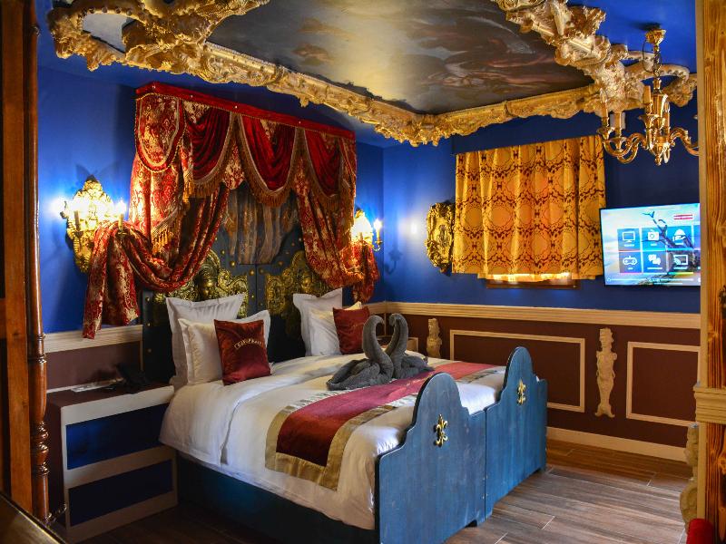 Hotel Pirates World image
