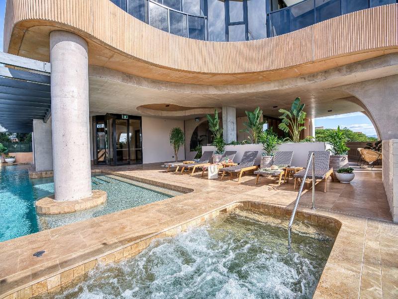 Encore Broadbeach image