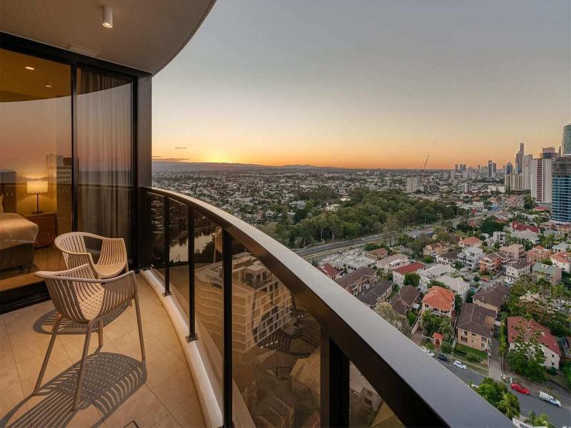 Encore Broadbeach image