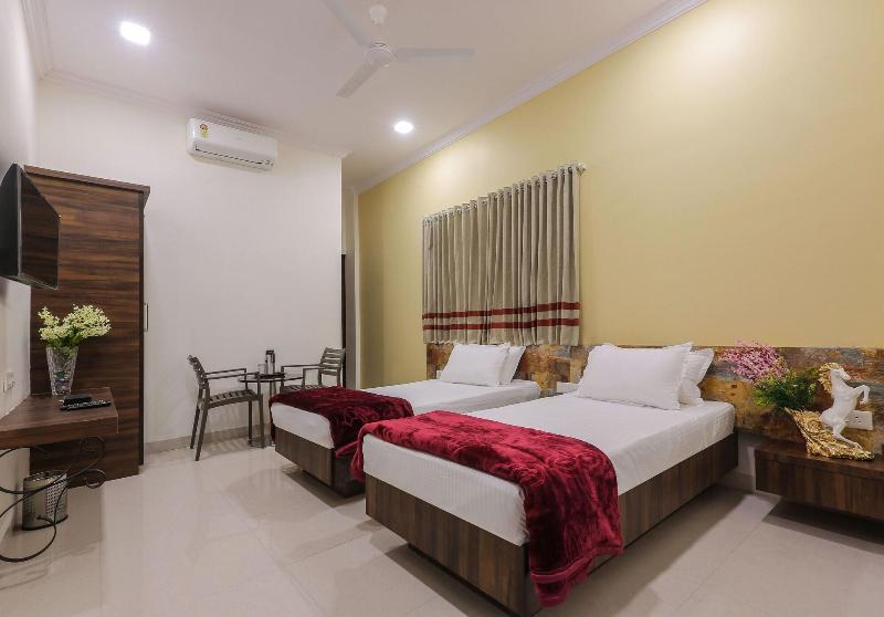 Hotel The Samrat image