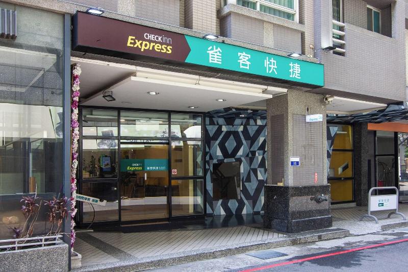 Check Inn Express Taichung Fengchia image