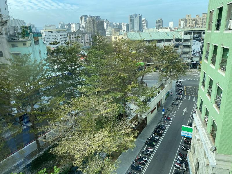 Check Inn Express Taichung Fengchia image