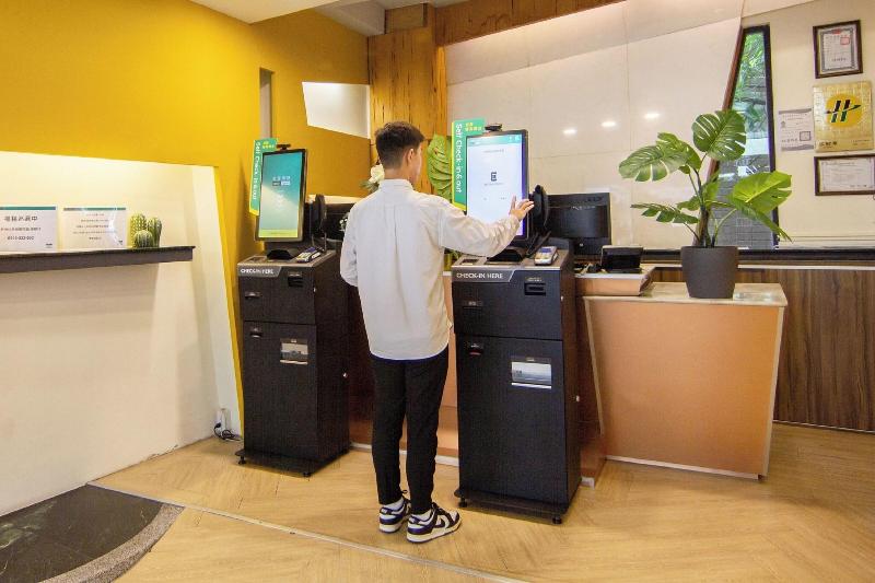 Check Inn Express Taichung Fengchia image