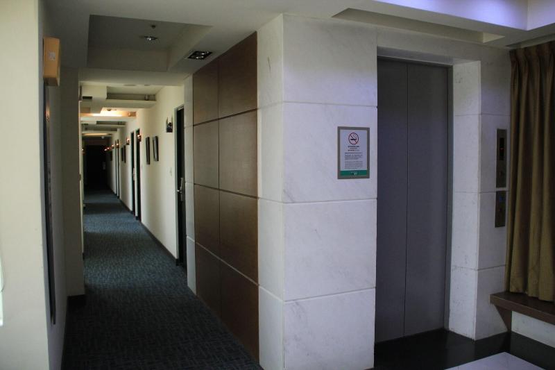Check Inn Express Taichung Fengchia image