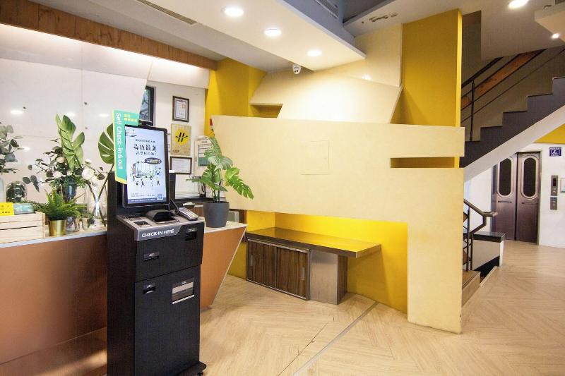 Check Inn Express Taichung Fengchia image