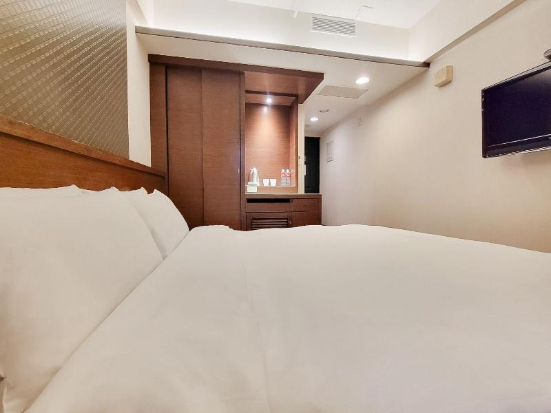 Check Inn Express Taichung Fengchia image