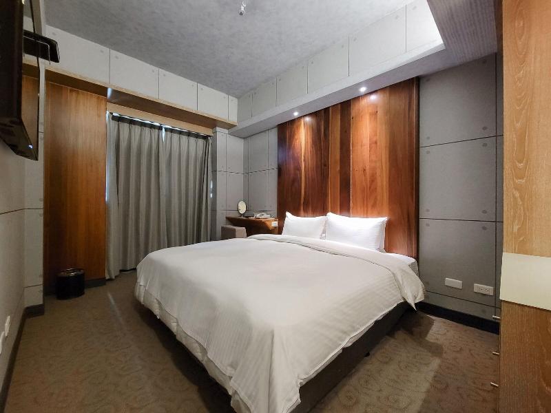 Check Inn Express Taichung Fengchia image
