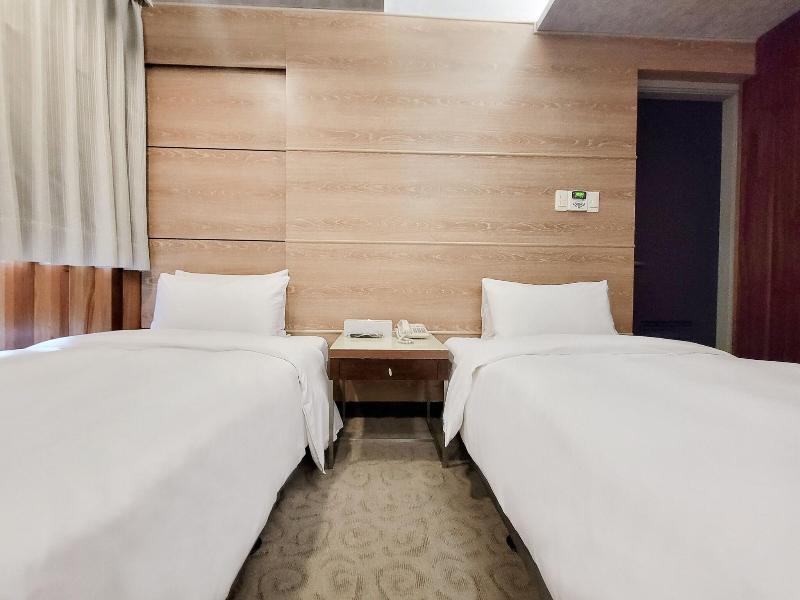 Check Inn Express Taichung Fengchia image