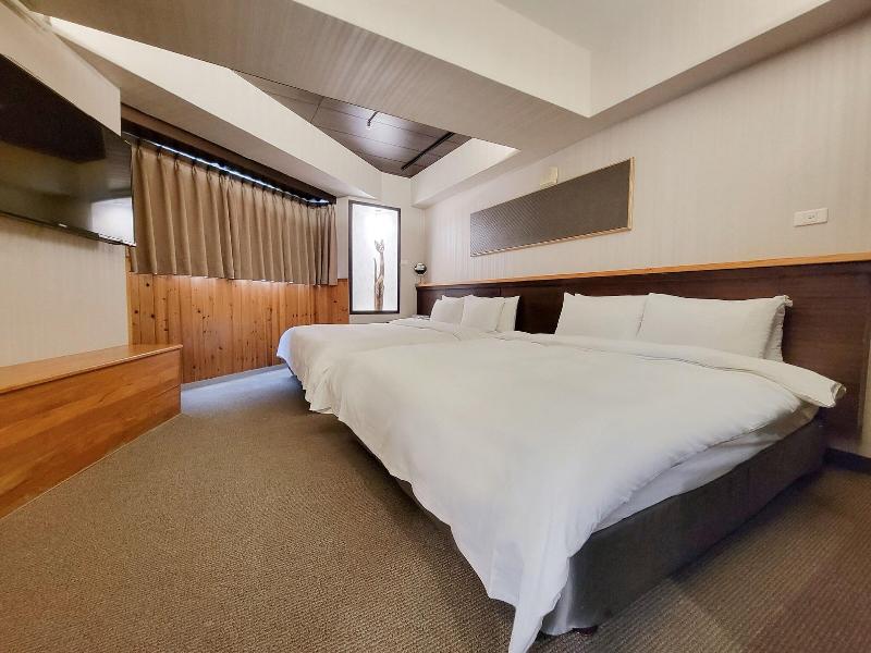 Check Inn Express Taichung Fengchia image