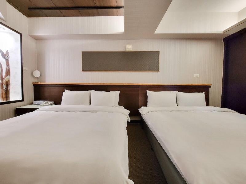 Check Inn Express Taichung Fengchia image
