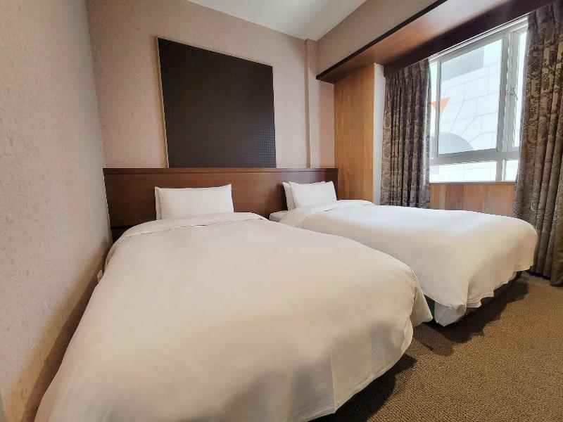 Check Inn Express Taichung Fengchia image