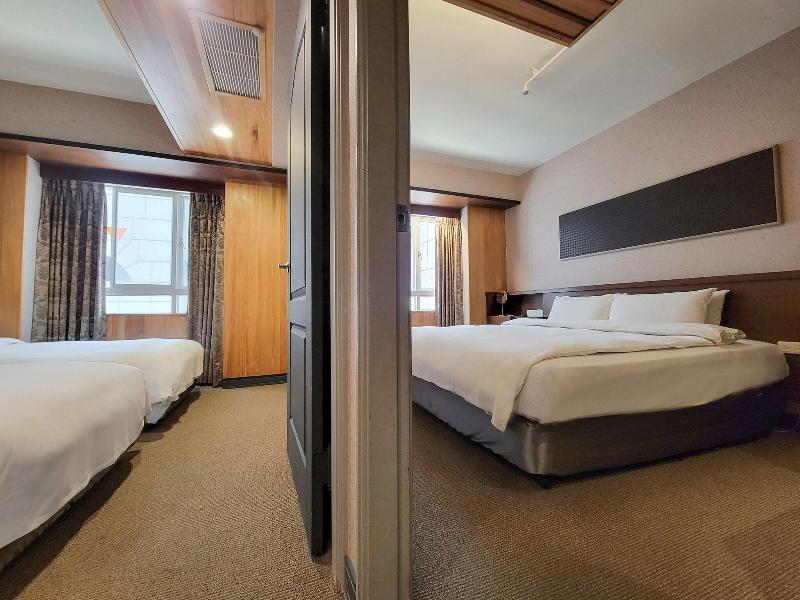 Check Inn Express Taichung Fengchia image