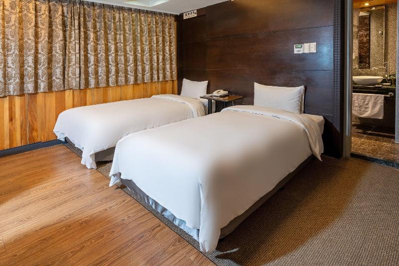 Check Inn Express Taichung Fengchia image