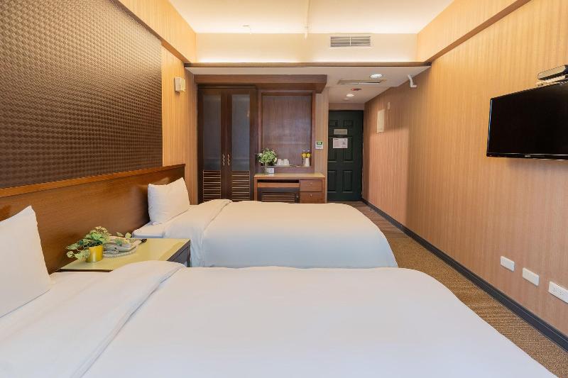 Check Inn Express Taichung Fengchia image