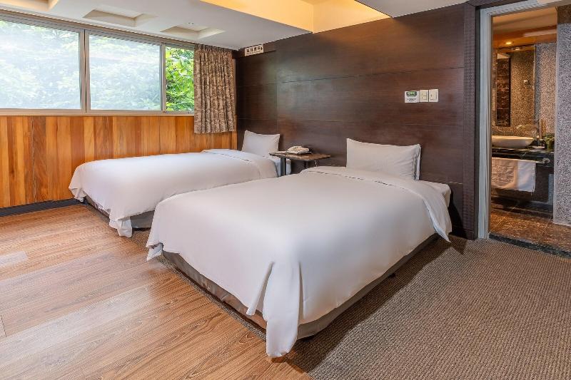 Check Inn Express Taichung Fengchia image