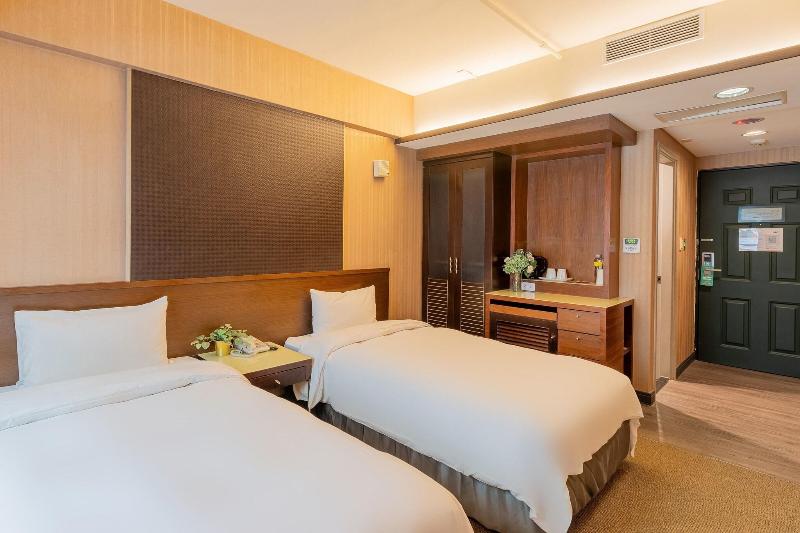 Check Inn Express Taichung Fengchia image