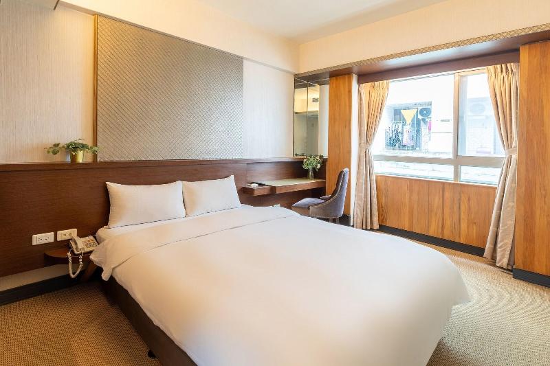 Check Inn Express Taichung Fengchia image