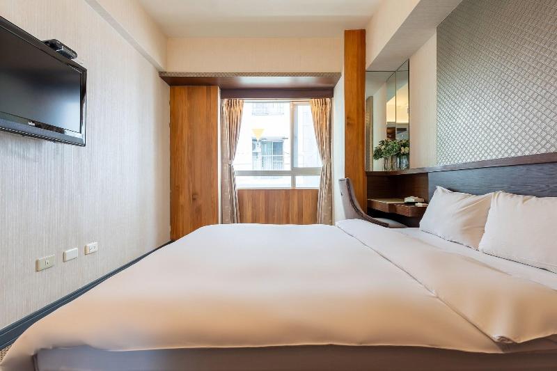 Check Inn Express Taichung Fengchia image