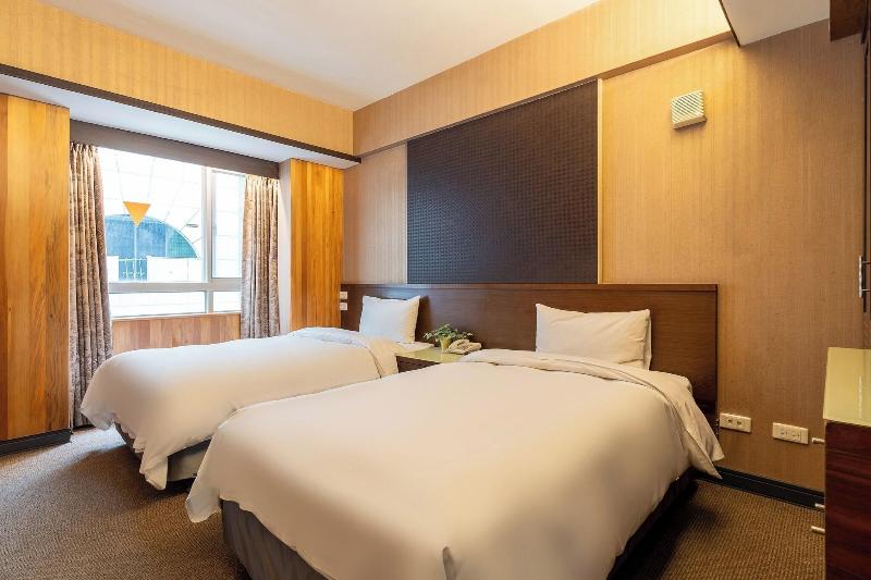 Check Inn Express Taichung Fengchia image