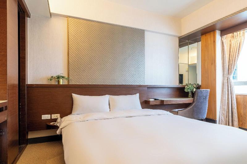 Check Inn Express Taichung Fengchia image