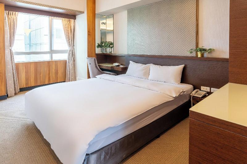 Check Inn Express Taichung Fengchia image
