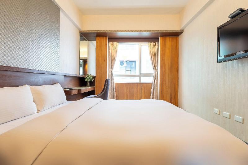 Check Inn Express Taichung Fengchia image