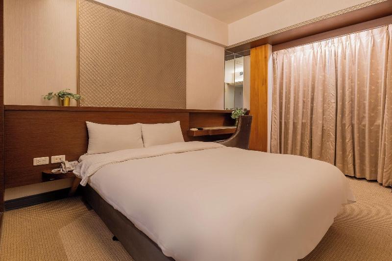 Check Inn Express Taichung Fengchia image