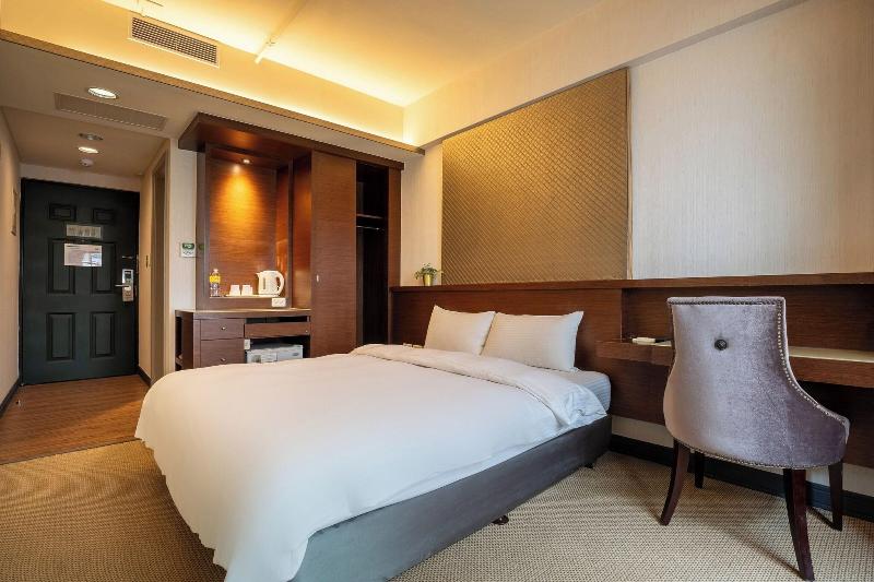 Check Inn Express Taichung Fengchia image