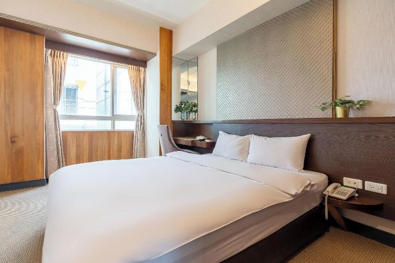 Check Inn Express Taichung Fengchia image