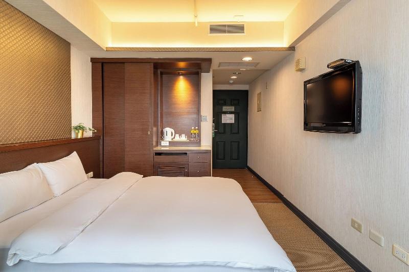 Check Inn Express Taichung Fengchia image