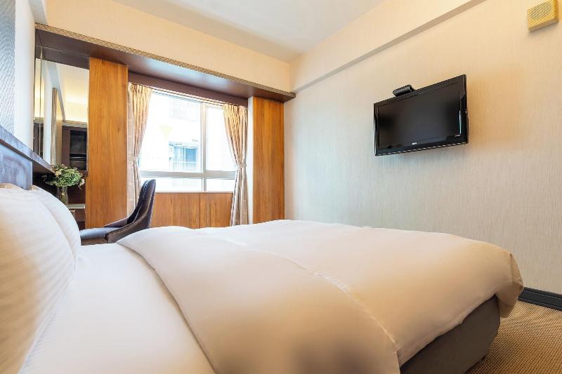 Check Inn Express Taichung Fengchia image