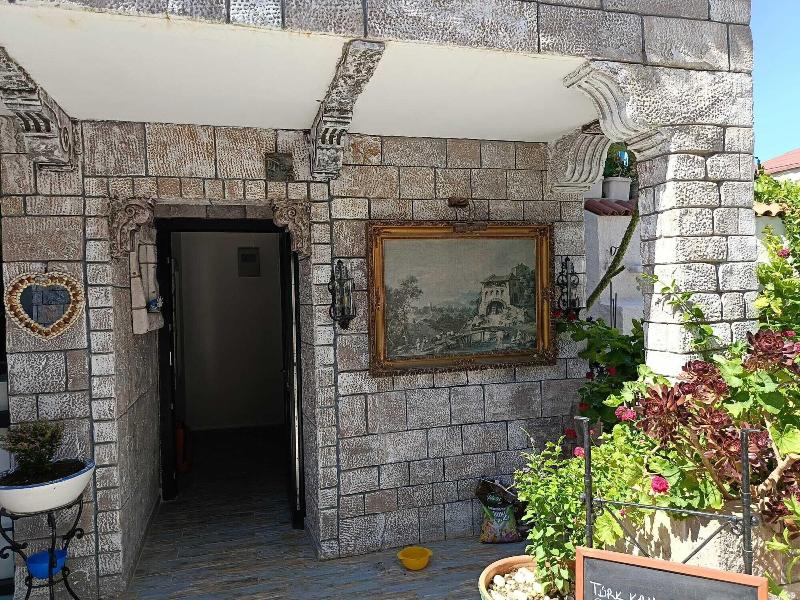 Mai Hotel image