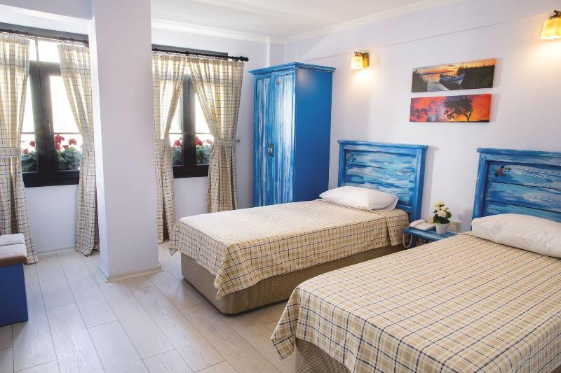 Mai Hotel image