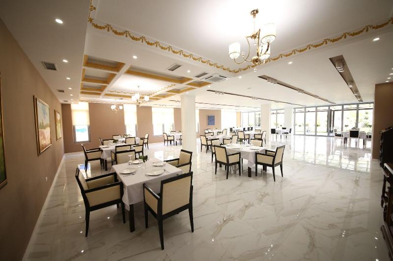 Hotel Holiday image